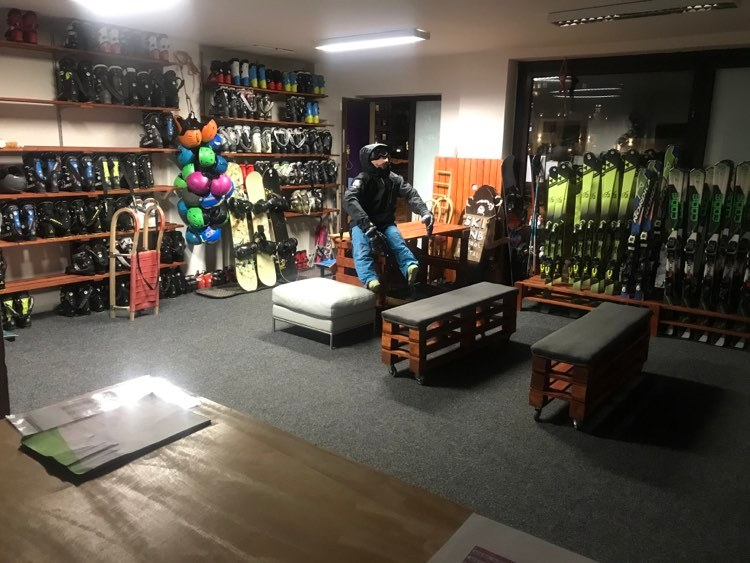 Inside the Snowmonkey ski and snowboard rental in Spindleruv Mlyn